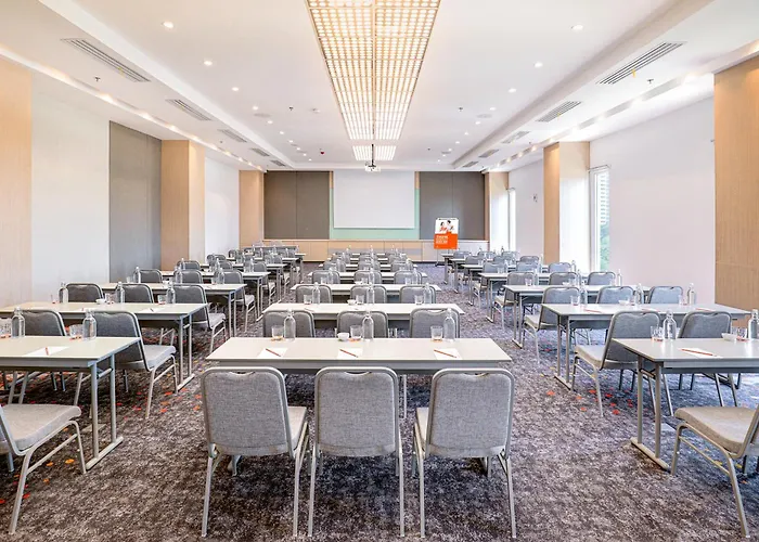 Harris Hotel & Conventions Bundaran Satelit Surabaya