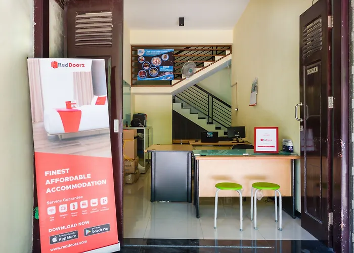 RedDoorz Syariah @ Ketintang Surabaya Hotel